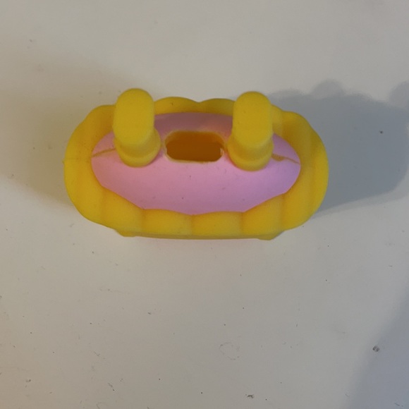 Pig in rain coat air pod case - Picture 2 of 4